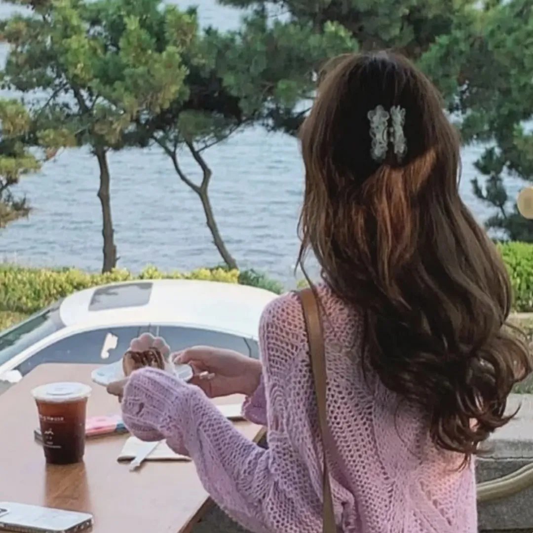 模仿女孩